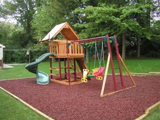 The Difference Between Regular Mulch & Playground Mulch
